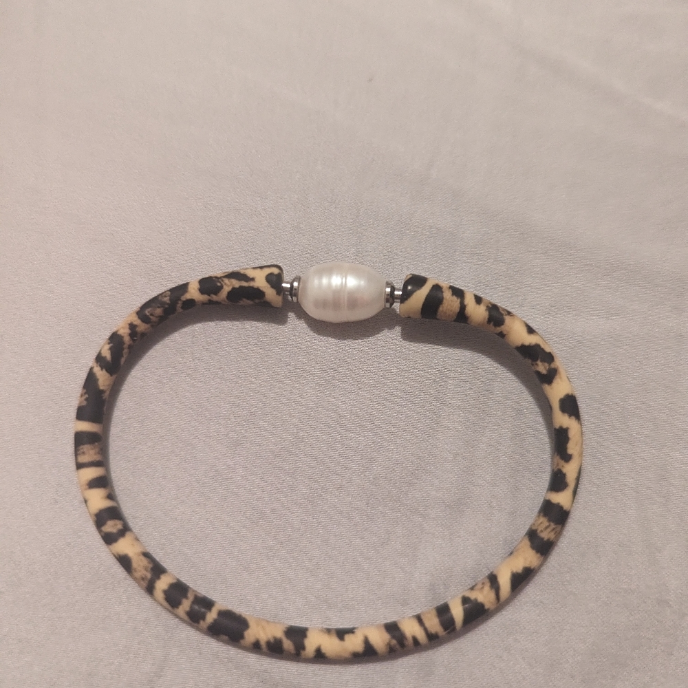 Cheetah pearl bracelet